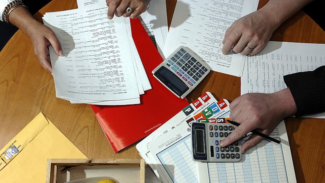 home buyers calculating mortgage